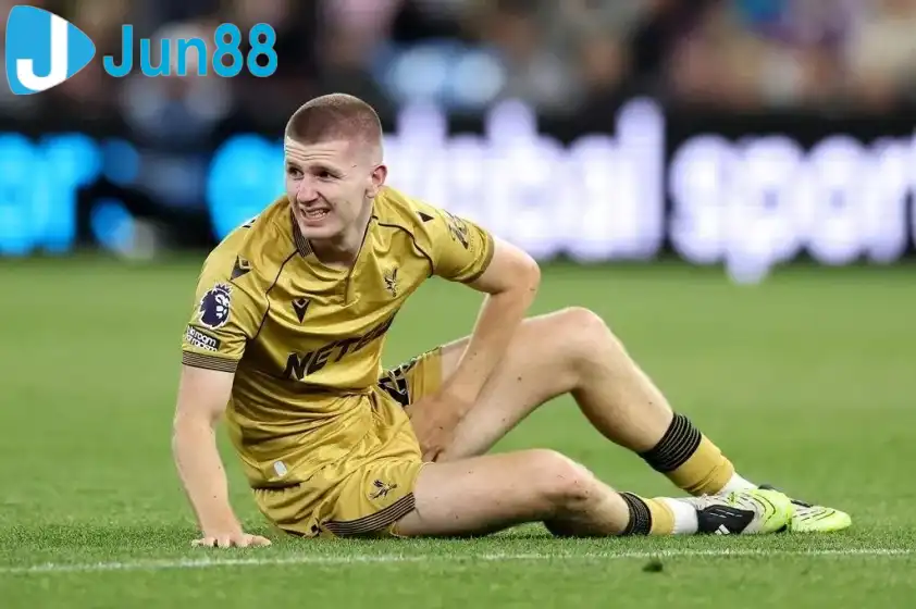 Adam Wharton trước đây đã được liên hệ với Manchester United. Adam Wharton trước đây đã được liên hệ với Manchester United.
